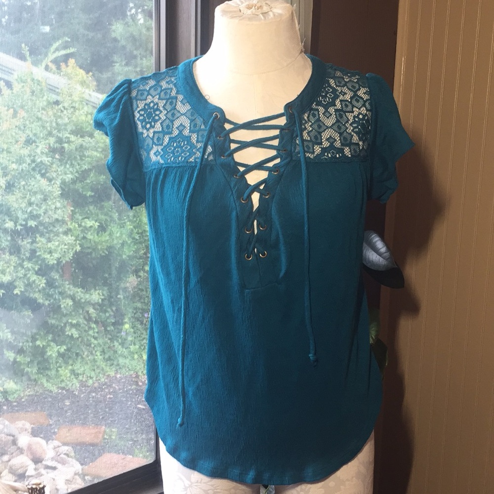 No boundaries blue top size medium laces up front with lace Panel across back